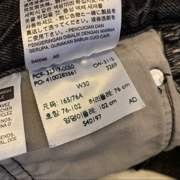 ⭐️ Levi’s 501 Denim Shorts - Picture 5 of 5